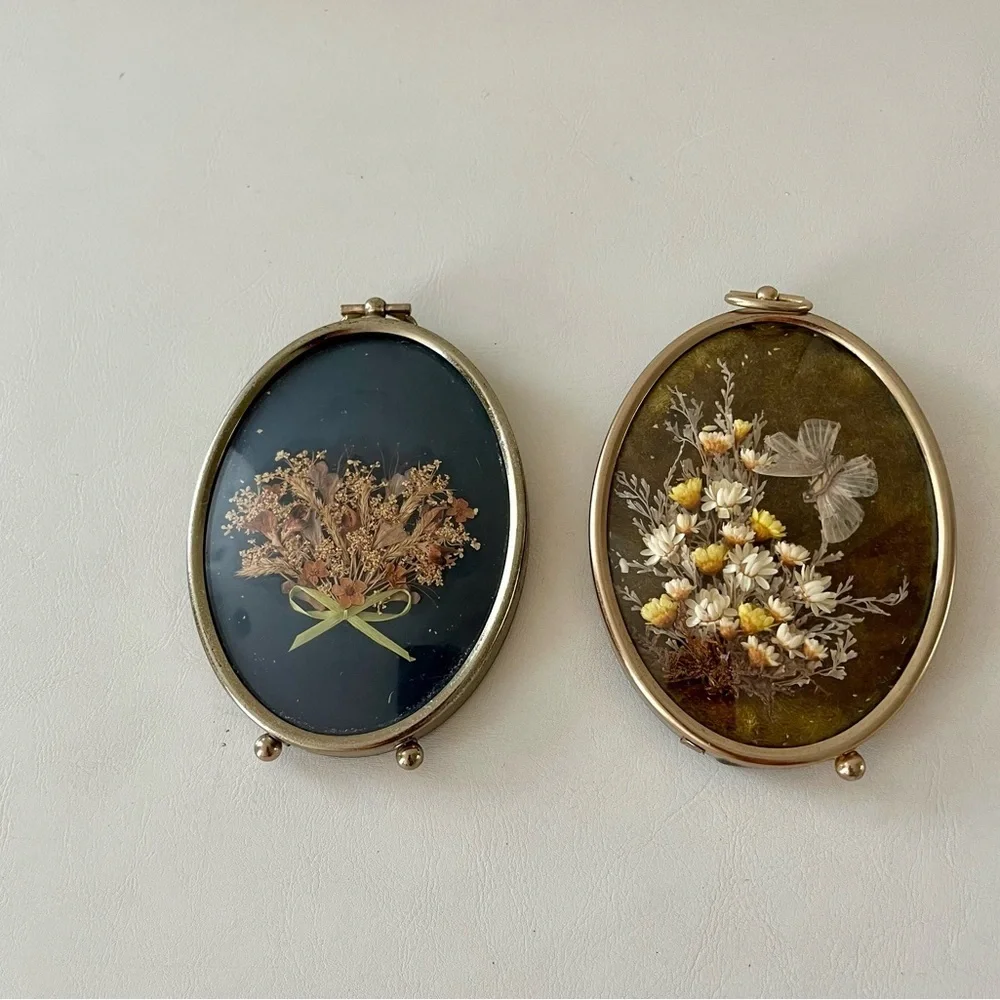 Elegant Floral Oval Frames - Black and Brown
